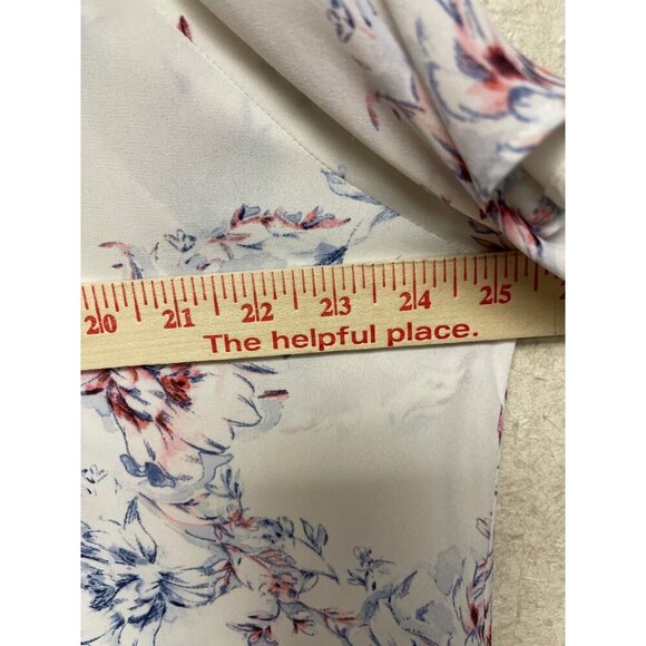 Rose + Olive White V-Neck Floral Flutter Sleeve Conceal Button Blouse Women's 2X - Picture 4 of 8